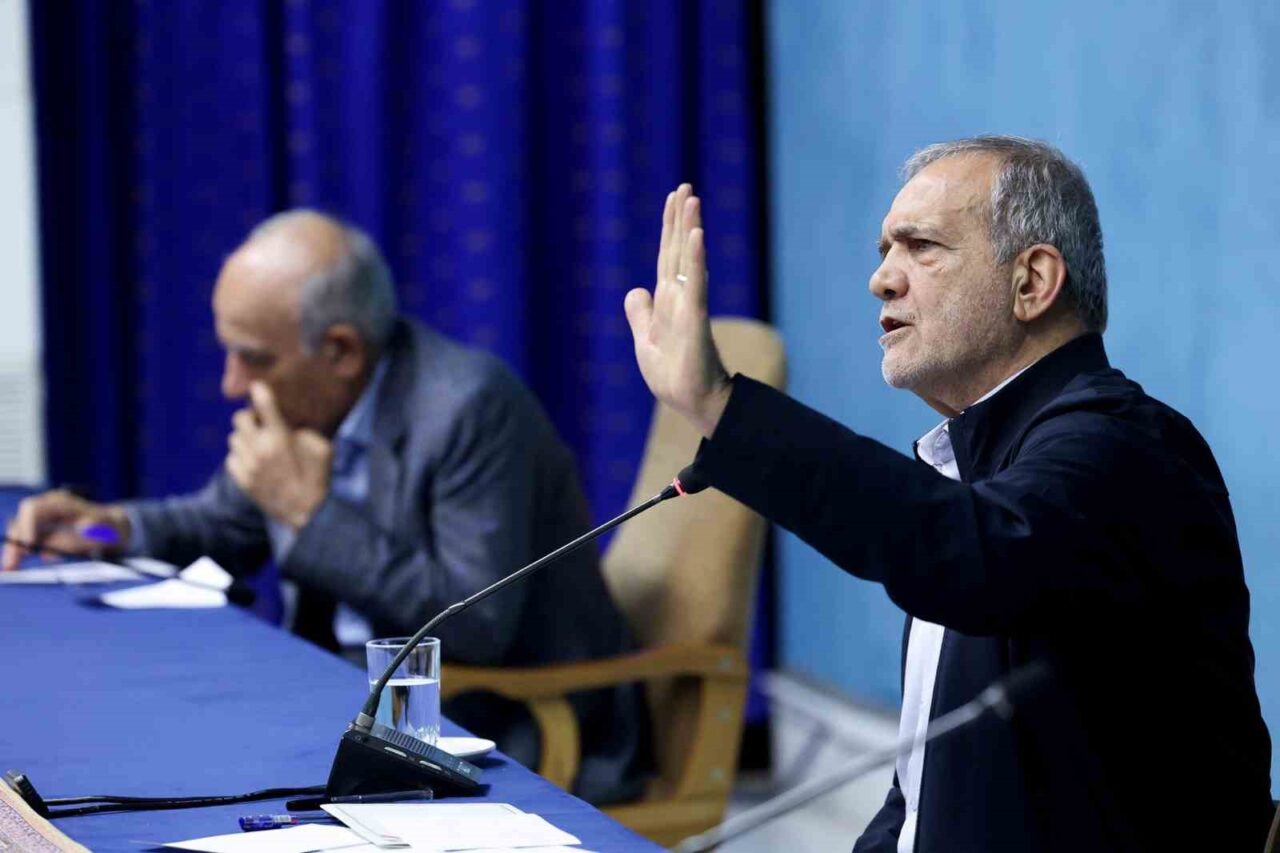 Pezeşkiyan: “Müzakere istiyoruz ama ABD’liler gerçek anlamda müzakere konusunda samimi olduğunu kanıtlamalı”
