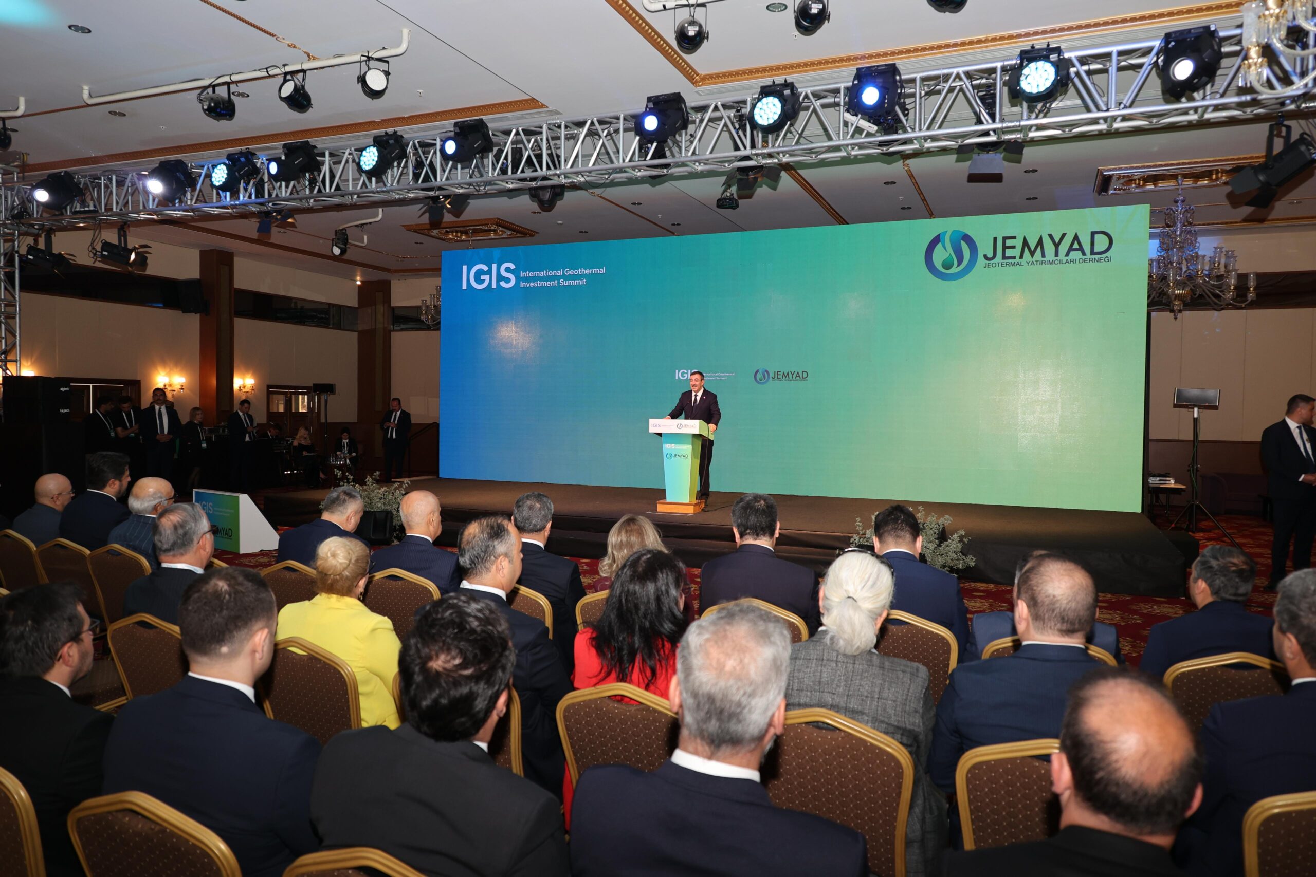 Başkan Rasim Arı, Uluslararası Jeotermal Yatırım Zirvesine Katıldı