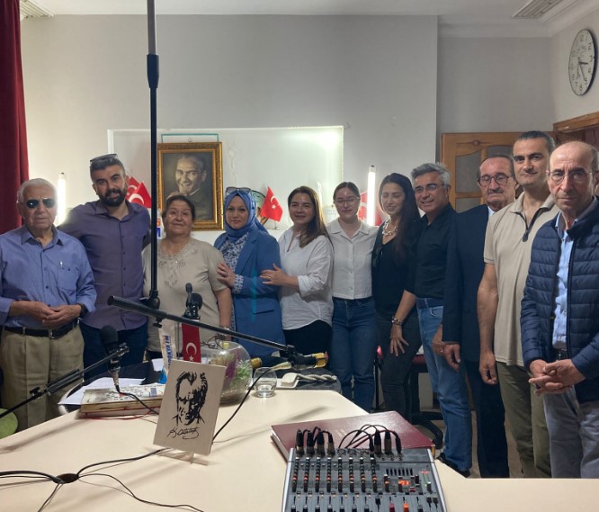 Ömer Kavak ve Avanos Belediyesi Türk Halk Müziği Koro Şefi Duran Kömüşdoğan ve ekibi ile programı