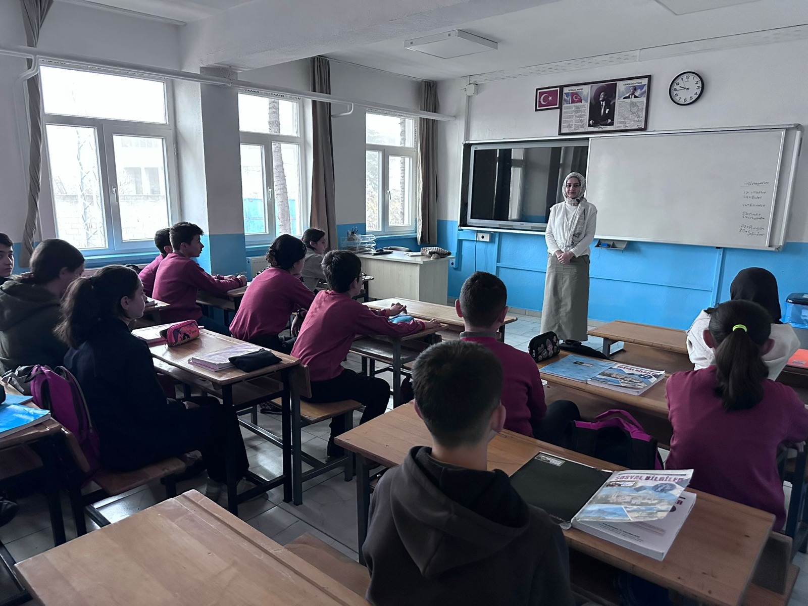 ÖĞRENCİ VE ÖĞRETMENLERE YÖNELİK SEMİNERLER DEVAM EDİYOR