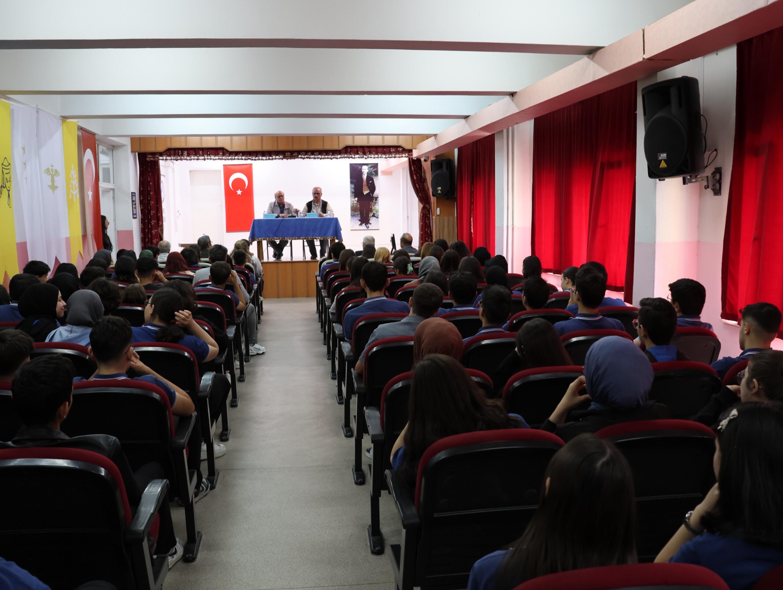 OKULLARDA, DİLİMİZİN ZENGİNLİKLERİ PROJESİ KAPSAMINDA YAZAR BULUŞMALARI GERÇEKLEŞTİRİLDİ