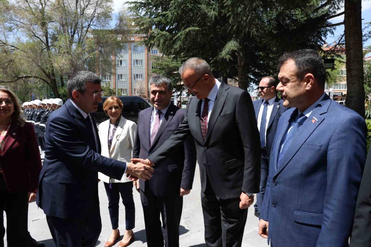 Cumhurbaşkanı Yardımcısı Yılmaz: “Ana muhalefet partisinin tek yaptığı popülizm”
