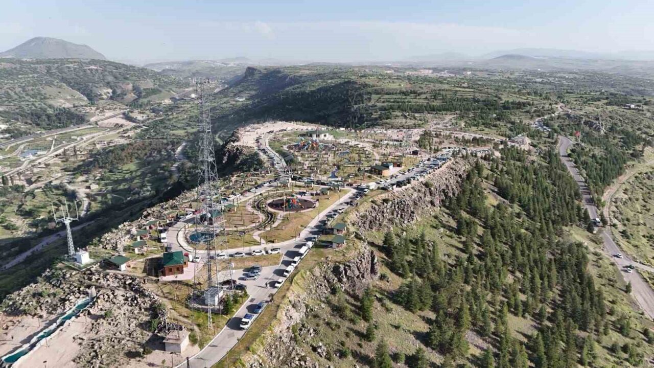 Kahveci Dağı’nda festival havasında “uçurtma şenliği”