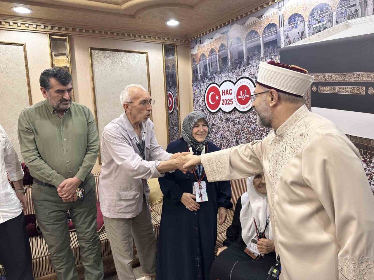Mekke’de anlamlı buluşma