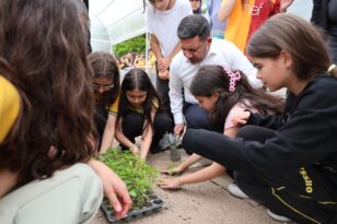 Okul Bahçesine Kurulan Sera’da 250 Fide Dikimi Yapıldı