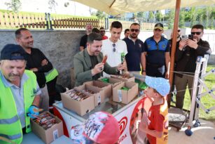 Rasim Amca’larından Çocuklara Dondurma ve Limonata İkramı