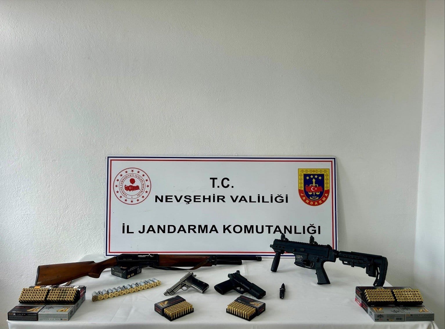 Nevşehir’de Ruhsatsız Silah Operasyonu: Çok Sayıda Silah ve Mühimmat Ele Geçirildi