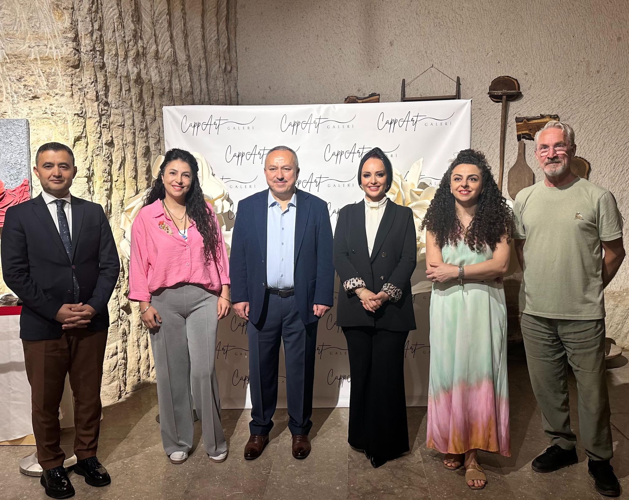 Vali Fidan, “Kapadokya’da Renkler” Sergisini Ziyaret Etti
