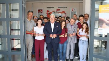 ÖĞRENCİLERİN YAPTIKLARI RESİMLER SERGİLENDİ