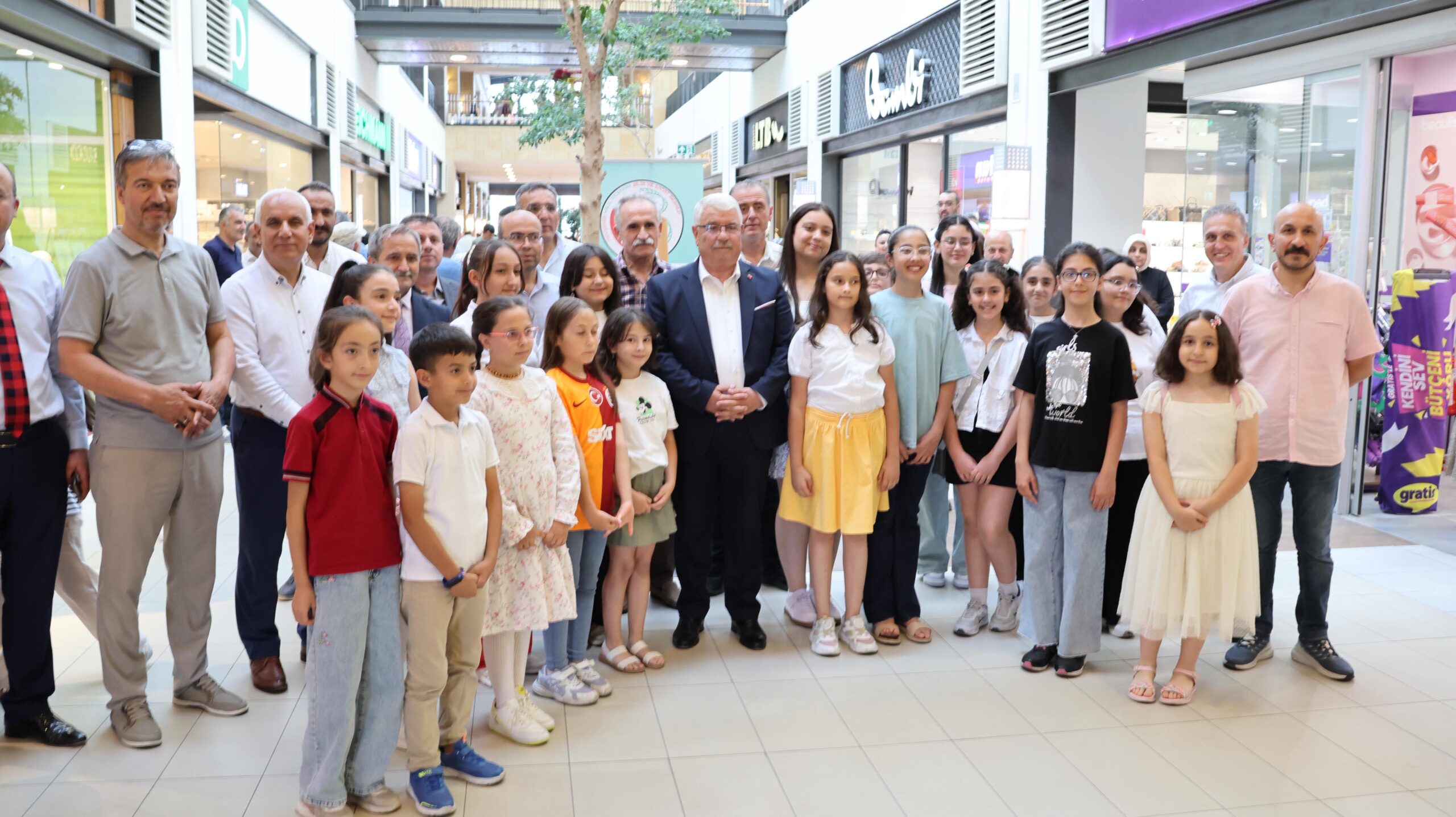  YIL SONU RESİM SERGİSİ DÜZENLENDİ