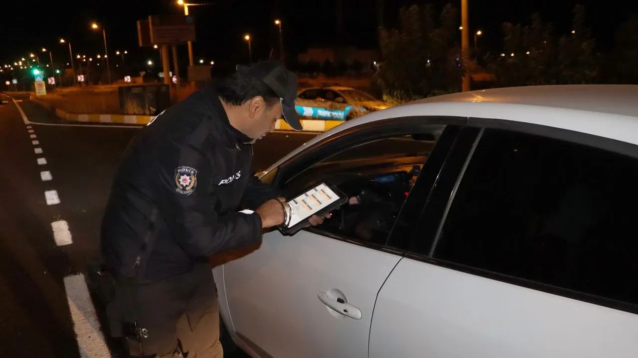 Nevşehir’de Düğün Konvoyunda Meşale Yakan Sürücülere Ceza