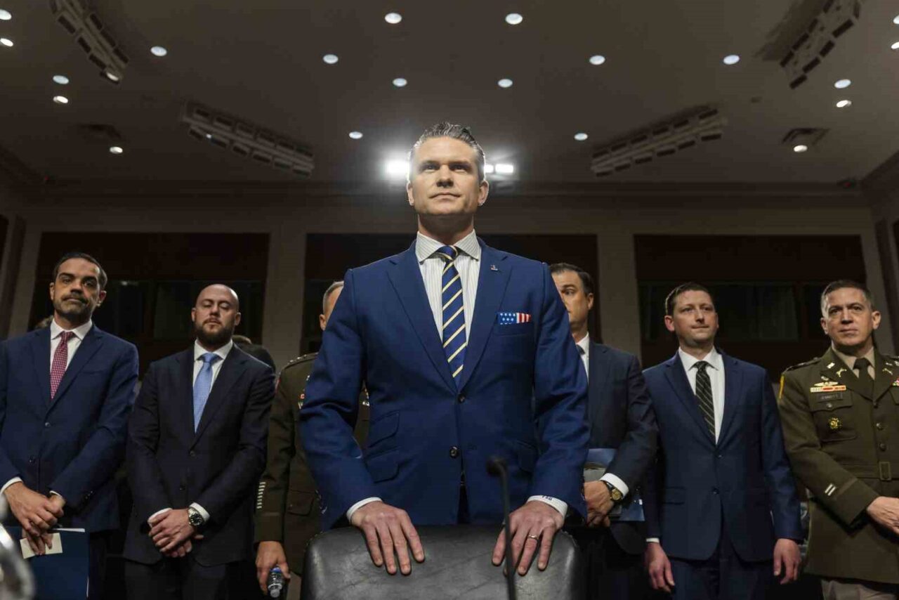 ABD Savunma Bakanı Hegseth: “Ordumuz, Trump’ın İran emirlerini uygulamaya hazır”