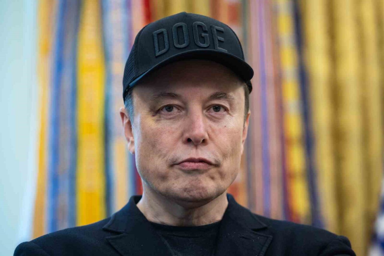 Elon Musk, “Donald Trump, Epstein dosyalarında” paylaşımını sildi