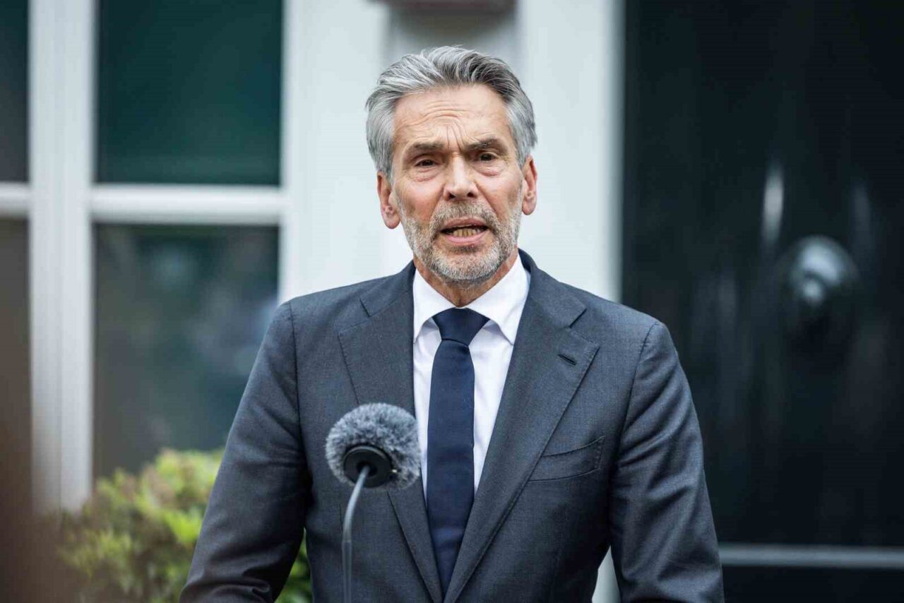 Hollanda’da hükümet dağıldı