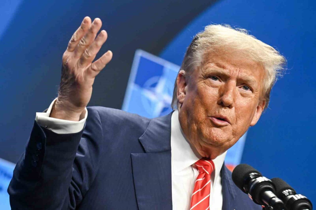 Trump’tan CNN ve New York Times’a çağrı: “Sahte haber muhabirleri derhal kovulmalıdır”