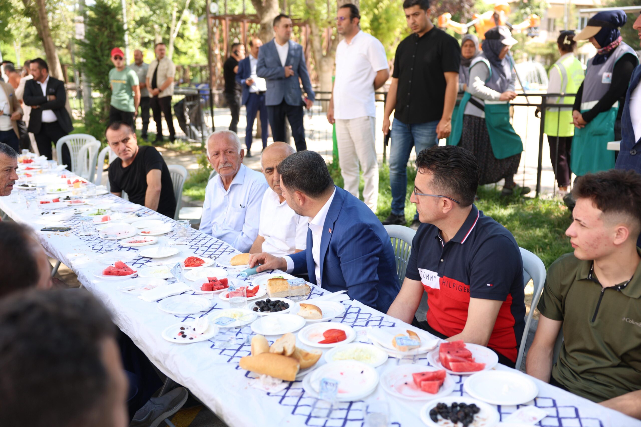 Başkan Arı, Esnafıyla Vatandaşıyla Her Gün Bir Arada