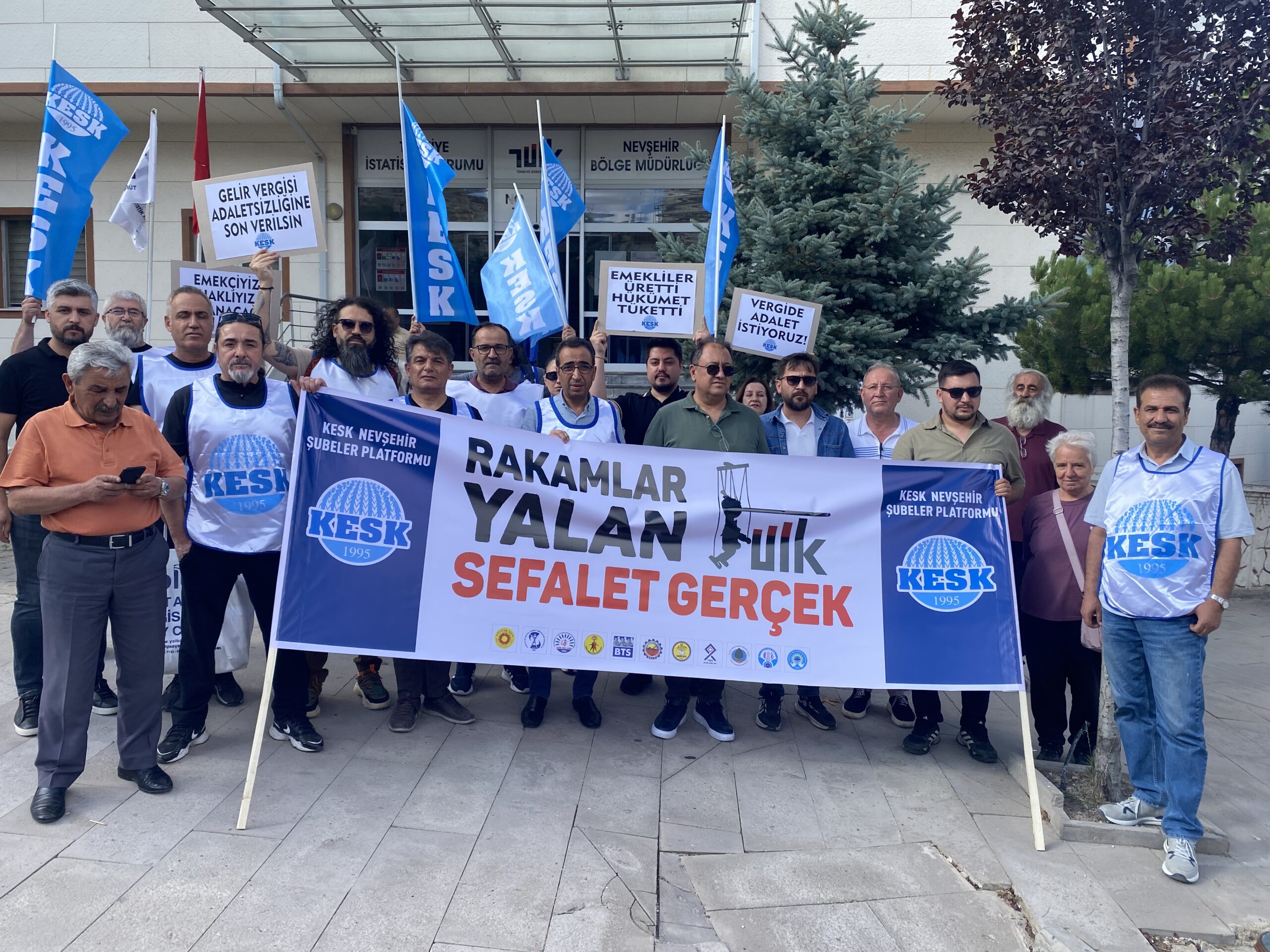 BASINA VE KAMUOYUNA TÜİK Rakamları Yalan, Yoksulluk Gerçek! İnsanca Yaşamaya Yetecek Bir Ücret Grevli Toplu Sözleşme İstiyoruz!