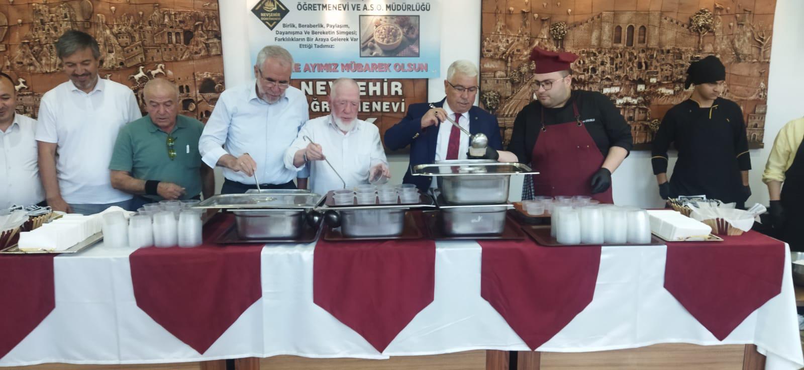 Nevşehir Öğretmenevi ve ASO Müdürlüğünde Aşure Dağıtım Etkinliği Düzenlendi