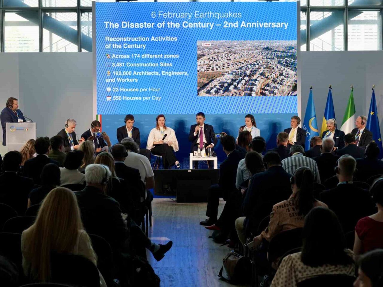 Bakan Kurum asrın inşa seferberliğini dünyaya anlattı