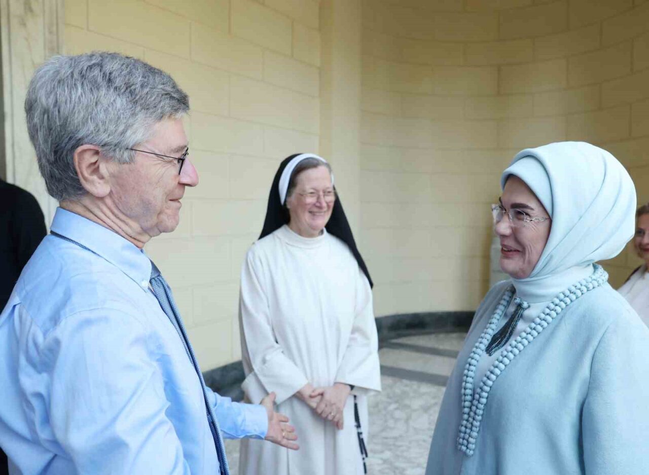 Emine Erdoğan, Vatikan’da “Dünya 5’ten büyüktür” mesajı verdi