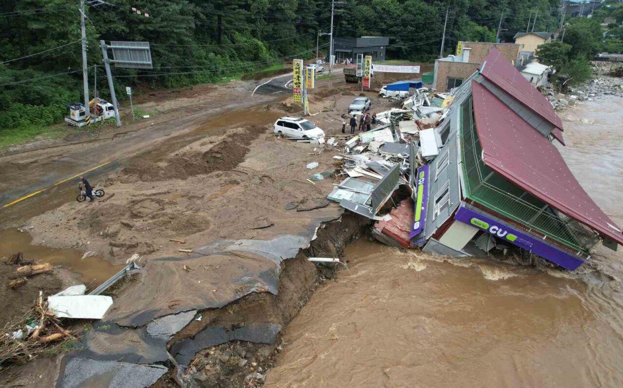 Güney Kore’de şiddetli yağışlarda can kaybı 19’a yükseldi, 6 bölge özel afet bölgesi ilan edildi