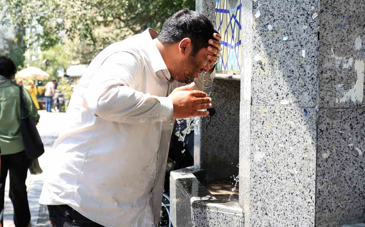 İran’daki aşırı sıcaklar su ve elektrik kesintilerine yol açtı