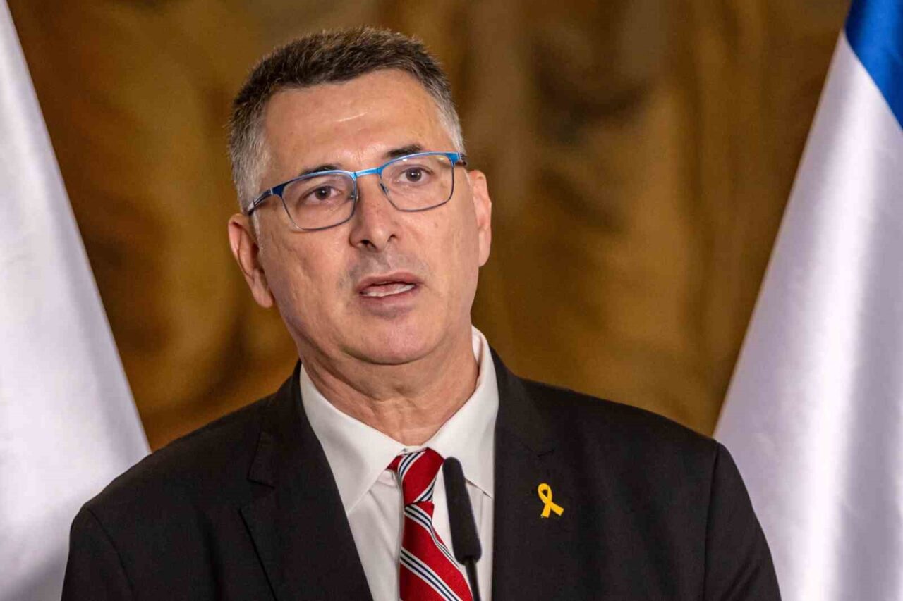 İsrail Dışişleri Bakanı Saar: “Macron, umarım Paris sokaklarında güvenliği sağlayabilir”