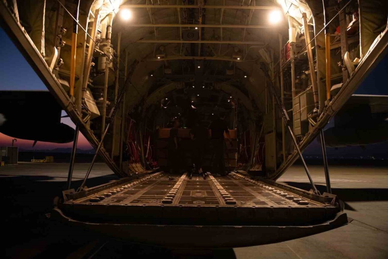 İsrail ordusu: “Gazze’ye hava yoluyla yardım atışları yeniden başlayacak”