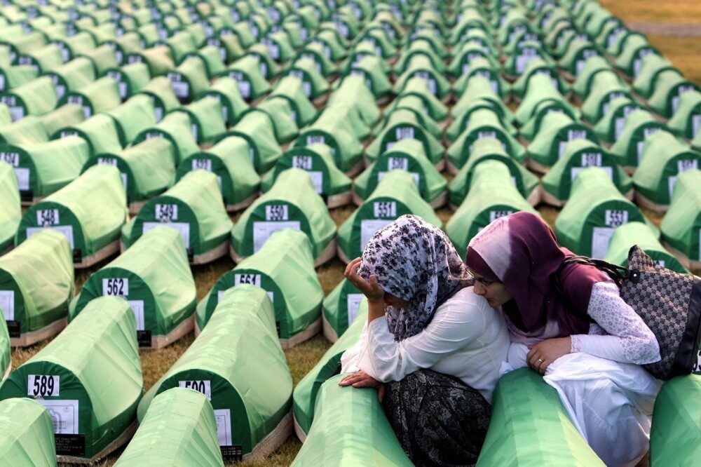 Srebrenitsa soykırımının 7 şehidi daha toprağa verildi