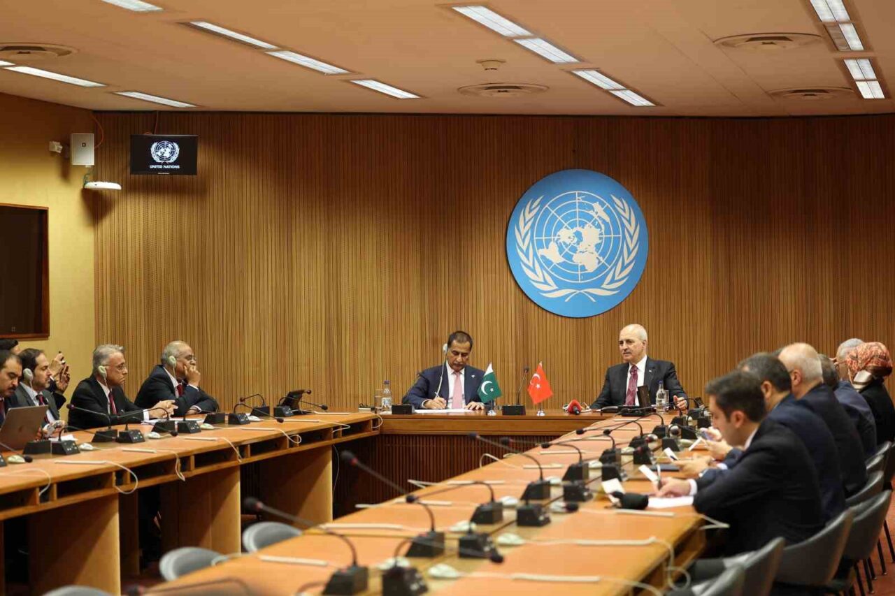 TBMM Başkanı Kurtulmuş, Pakistan Ulusal Meclis Başkanı Sadık ile bir araya geldi