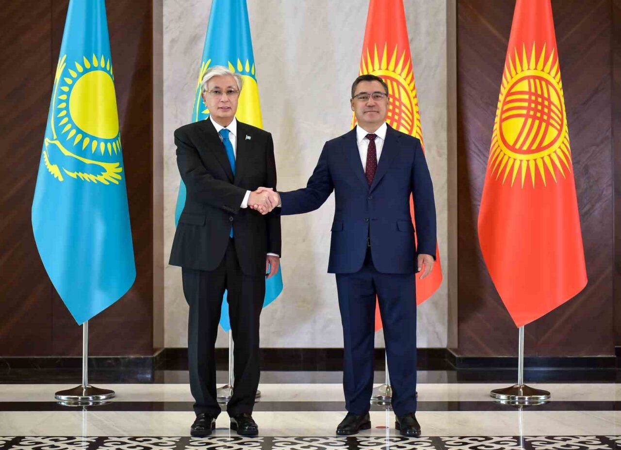 Kazakistan Cumhurbaşkanı Tokayev’den Kırgız mevkidaşı Caparov’a “Altın Kartal” devlet nişanı