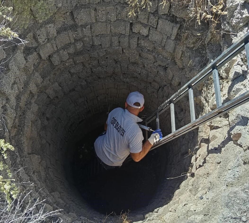 Kuyuya düşen tilki kurtarıldı