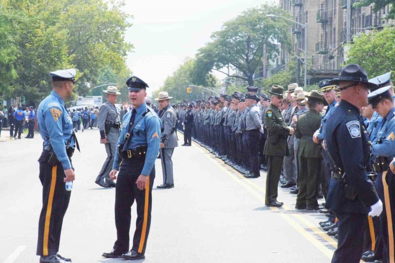 New York’ta öldürülen polis memuru İslam son yolculuğuna uğurlandı