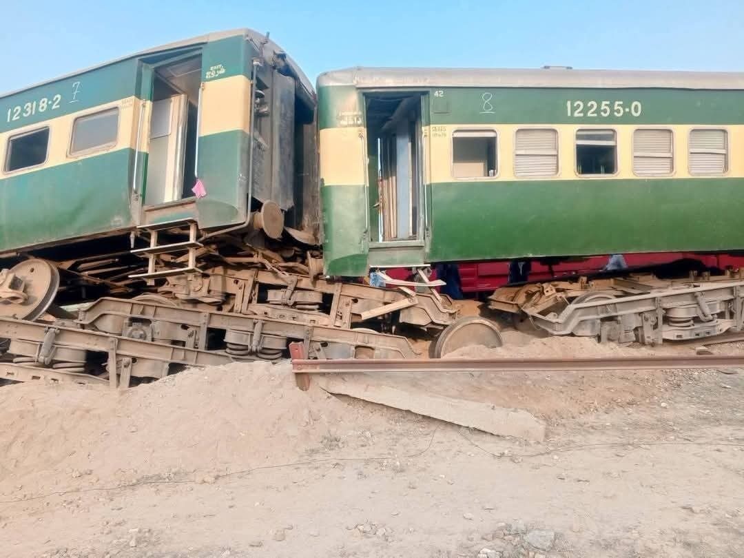 Pakistan’da tren kazası: 1 ölü, 24 yaralı