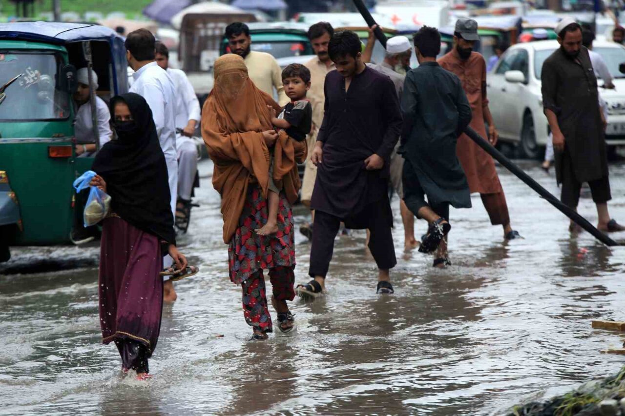 Pakistan’daki sel ve heyelanlarda can kaybı 674’e yükseldi