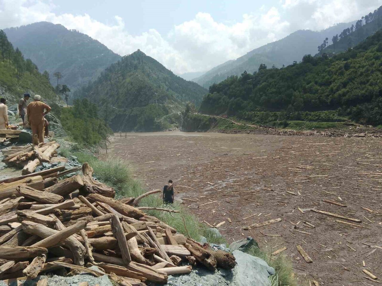 Pakistan’daki sellerde son 48 saatte 351 kişi hayatını kaybetti