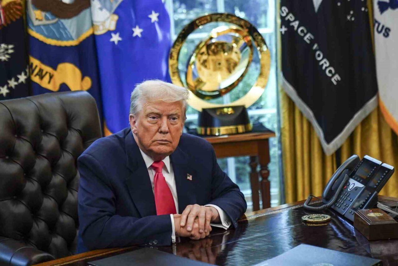 Trump, posta yoluyla ve oy makinasından oy kullanımına savaş açtı