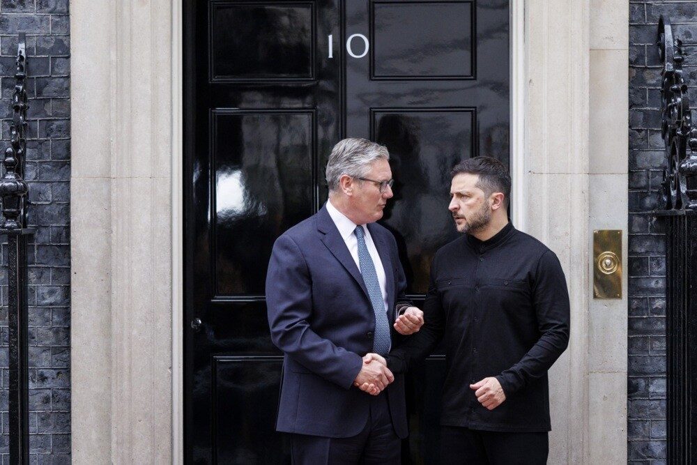 Zelenskiy: “Starmer ile Rusya’nın diplomasi yollarını tercih etmesi halinde düşünebileceğimiz güvenlik maddelerini tartıştık”
