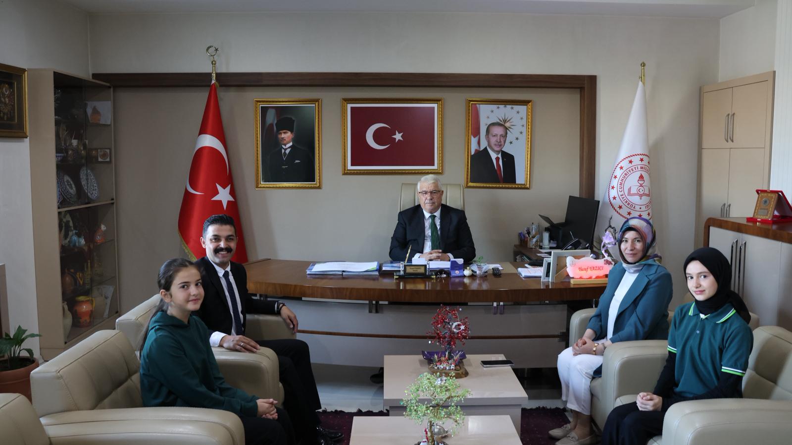 Gazi Ortaokuluna ‘Çevre Berat’ı Ödülü Takdim Edildi
