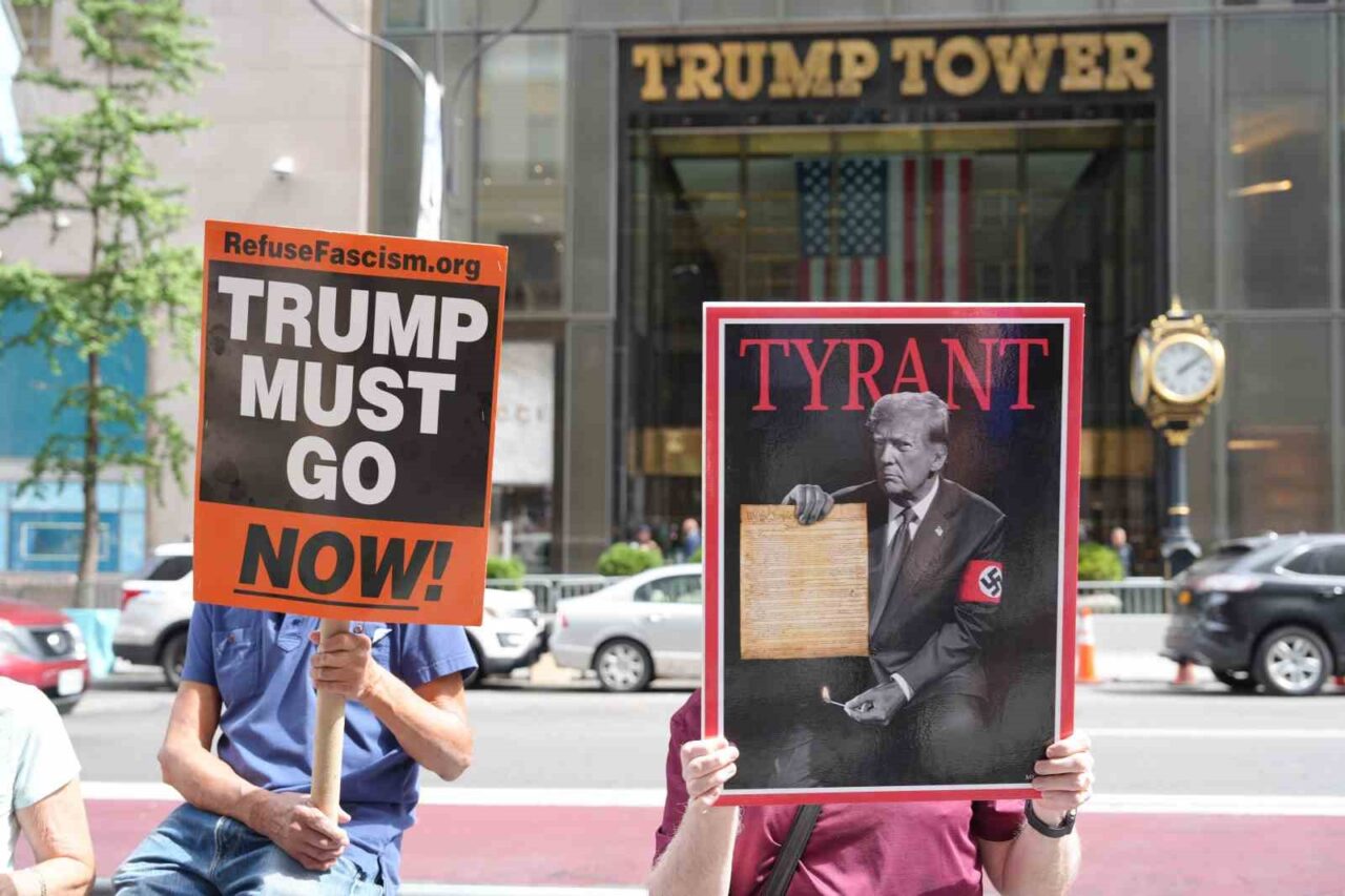 ABD’de 50 eyalette Trump karşıtı gösteri: İstifa çağrıları yapıldı