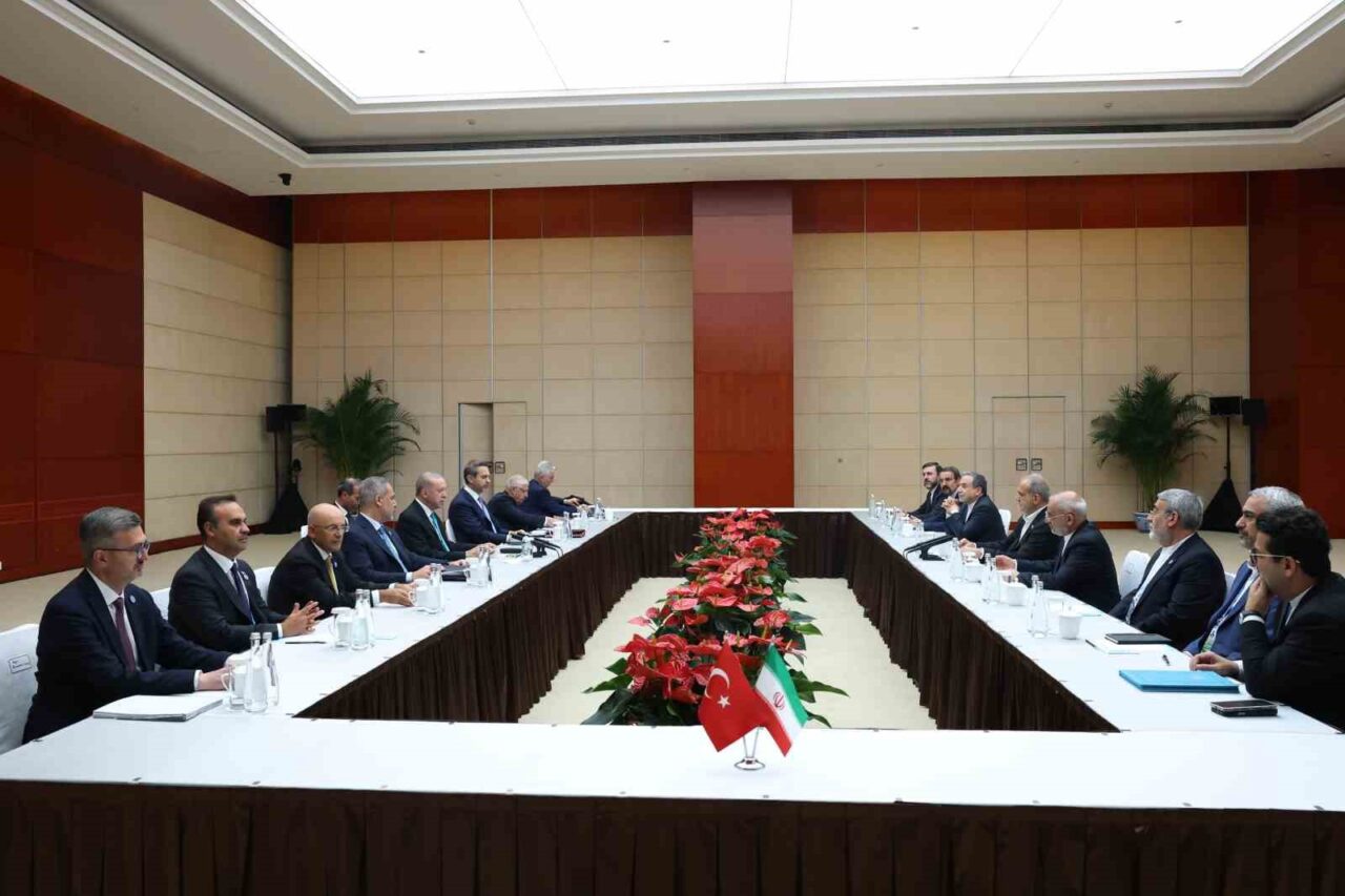 Cumhurbaşkanı Erdoğan, Pezeşkiyan ile görüştü