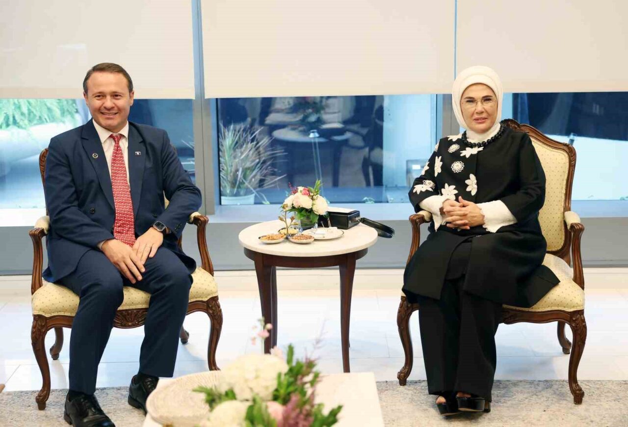 Emine Erdoğan, Kosova Cumhurbaşkanı’nın eşi Sadriu ile görüştü
