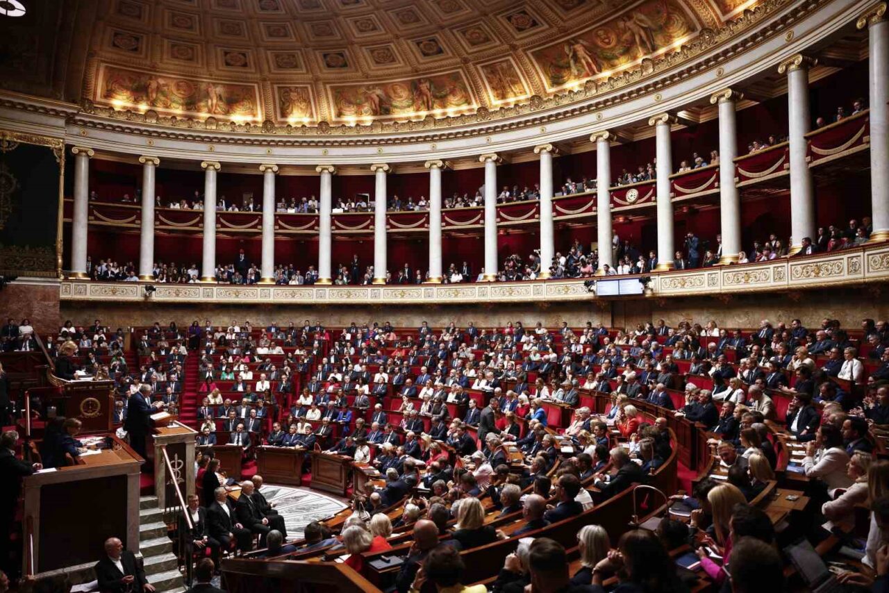 Fransa’da güvenoyu alamayan François Bayrou hükümeti düştü