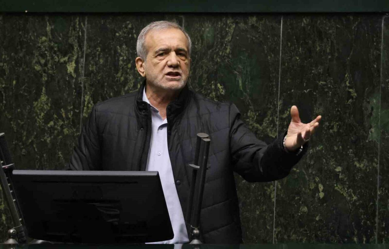İran Cumhurbaşkanı Pezeşkiyan’dan BM’nin “yaptırım” kararına tepki: “Asla teslim olmayacağız”