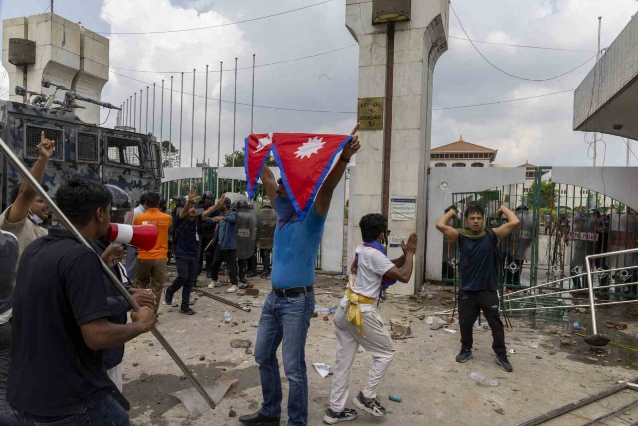 Nepal’de sosyal medya protestosunda 13 ölü