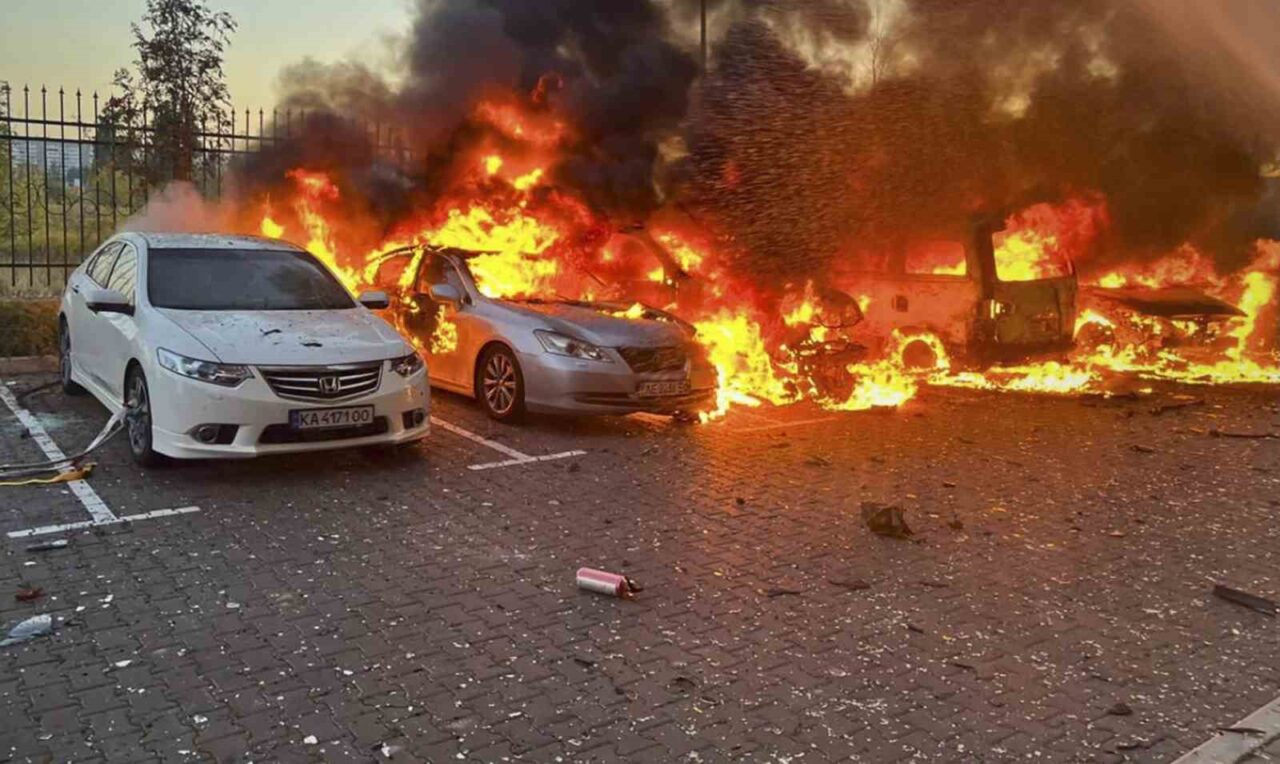 Rusya’dan Ukrayna’ya yoğun hava saldırısı: 3 ölü