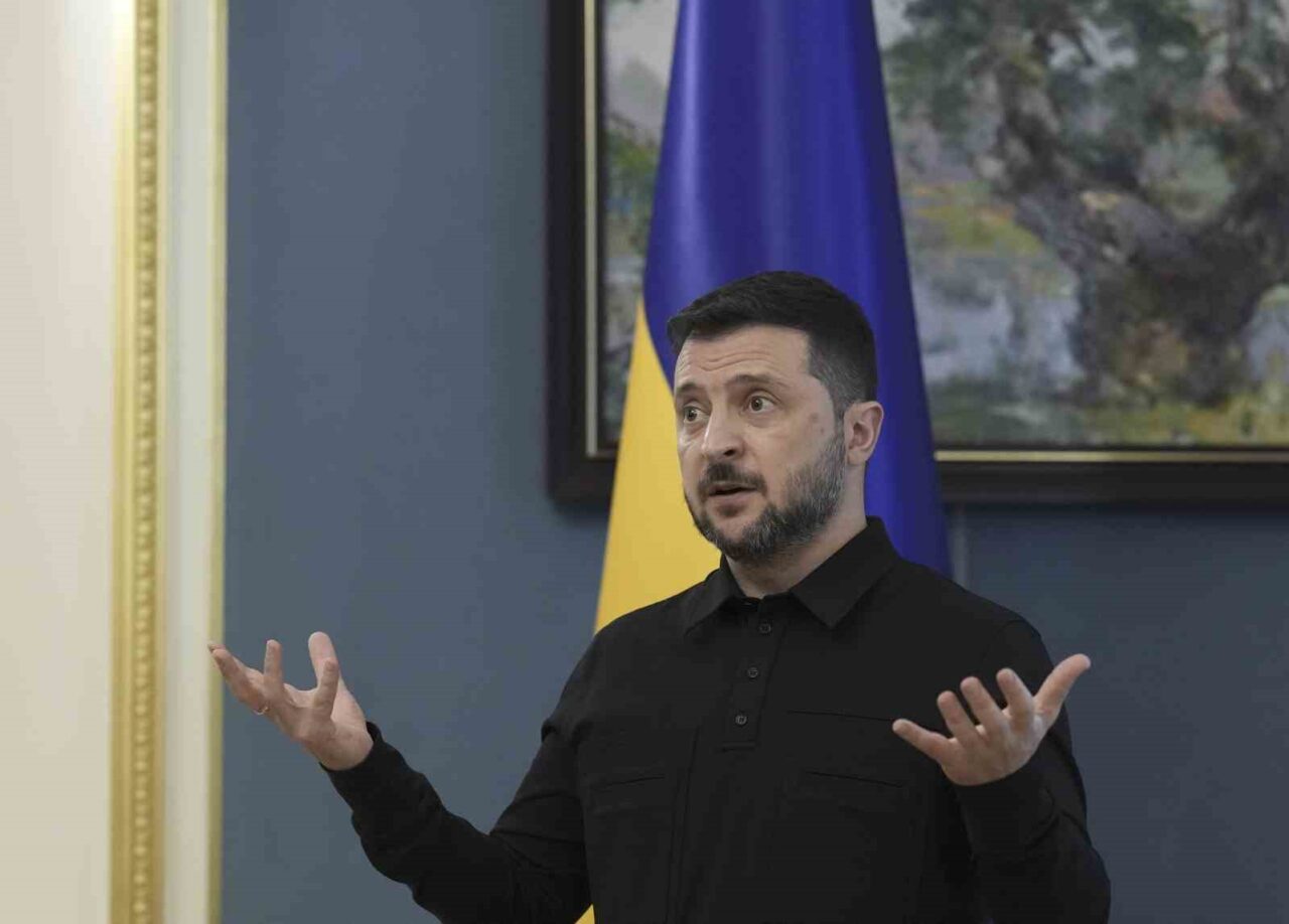 Zelenskiy: “Esad gibi pisliklerin harabeye çevirdiği ülkelerin yeniden inşasına yardımcı olan herkese minnettarız”
