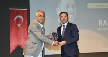 Belediye Başkanımız Rasim Arı, YILIN BELEDİYE BAŞKANI Seçildi