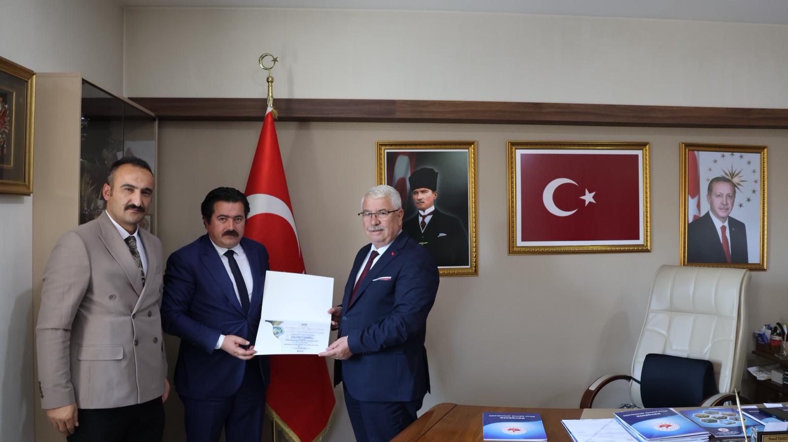 Projeleriyle Ödül Alan Öğretmen ve Öğrenciler, İl Millî Eğitim Müdürü Yusuf Yazıcı’yı Ziyaret Ettiler