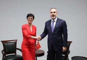 Bakan Fidan, AB Komiseri Kos ile görüştü